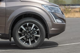 Dual-tone 18-inch wheels fill the XUV's wheel wells really nicely.