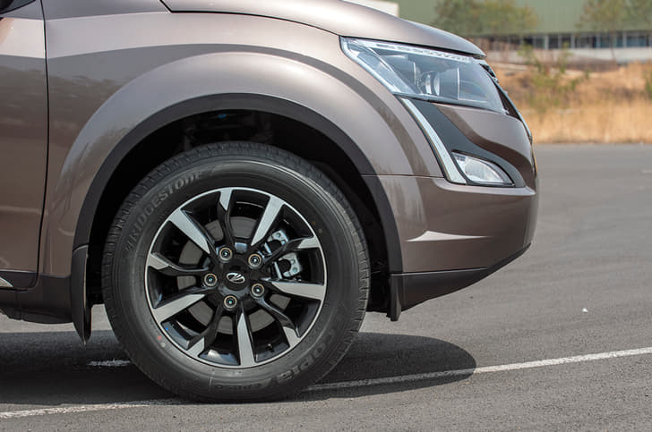 Dual-tone 18-inch wheels fill the XUV's wheel wells really nicely.