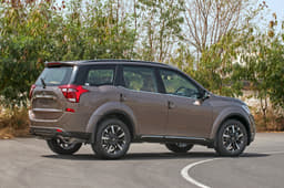 2018 Mahindra XUV500 facelift image gallery