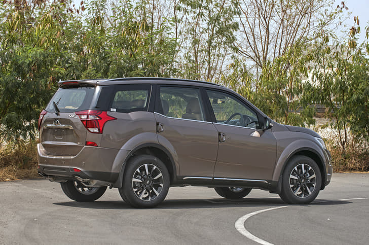 2018 Mahindra XUV500 facelift image gallery