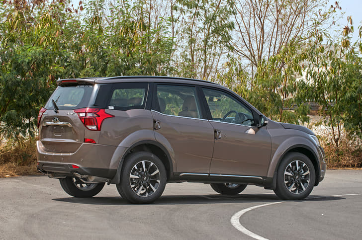 2018 Mahindra XUV500 facelift image gallery