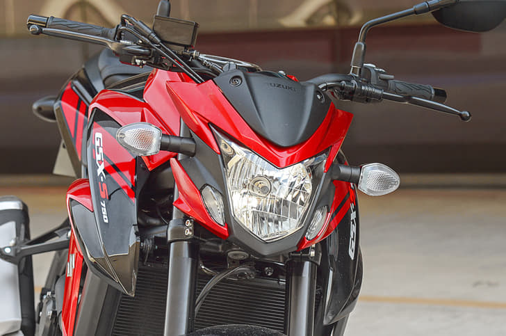 Position lamp 'fangs' are separate from the main headlight unit.