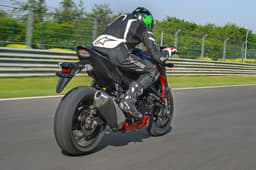 Sporty forward stance isn't punishing. 