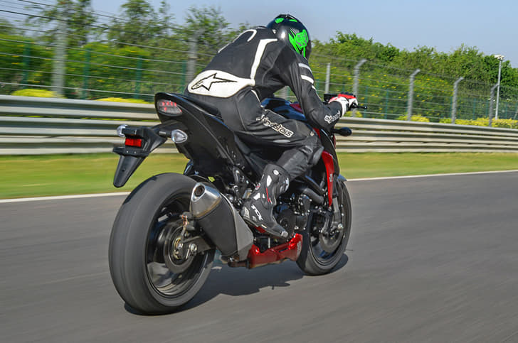 Sporty forward stance isn't punishing. 