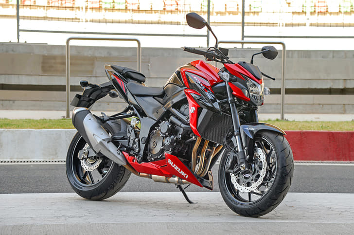 Looks similar to the bigger, GSX-S1000, and that's no bad thing!