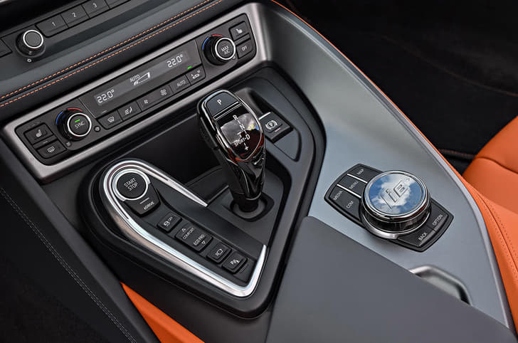 2018 BMW i8 Roadster image gallery