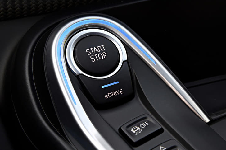 2018 BMW i8 Roadster image gallery