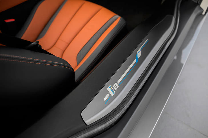 2018 BMW i8 Roadster image gallery