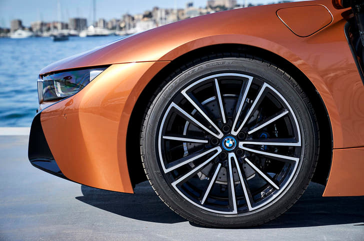 2018 BMW i8 Roadster image gallery