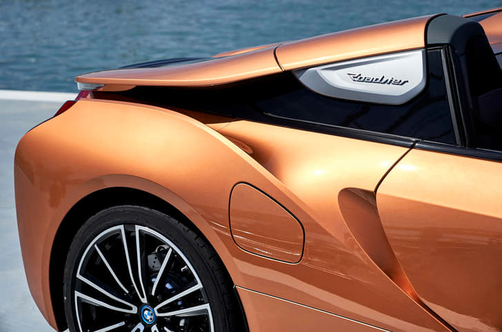 2018 BMW i8 Roadster image gallery