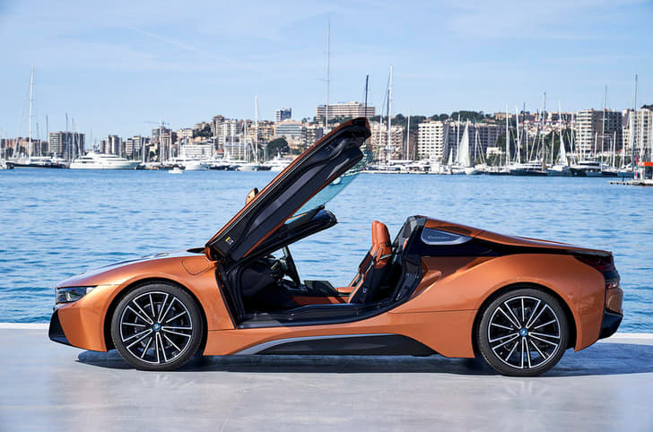 2018 BMW i8 Roadster image gallery