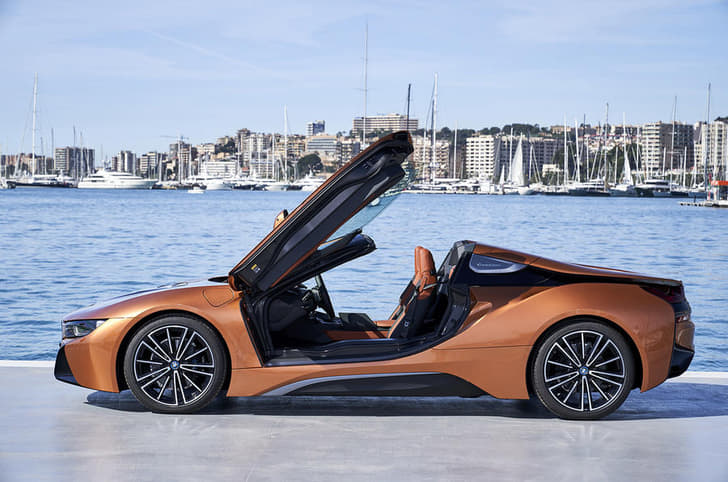 2018 BMW i8 Roadster image gallery