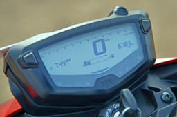 2018 TVS Apache RTR 160 4V vs Suzuki Gixxer SP image gallery