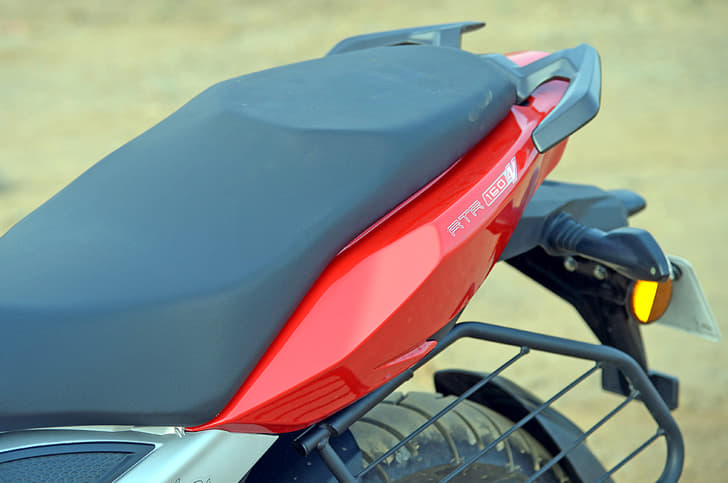 2018 TVS Apache RTR 160 4V vs Suzuki Gixxer SP image gallery