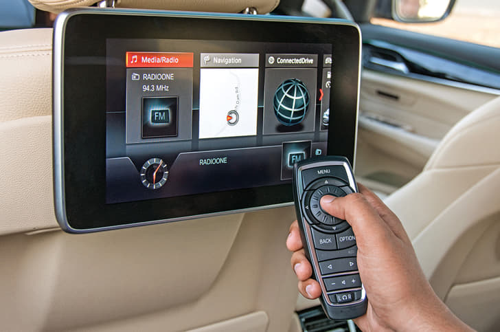 While they may look like tablets, the rear
entertainment displays are not touchscreens.
