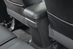 Lack of rear AC vents can be felt on a hot day.