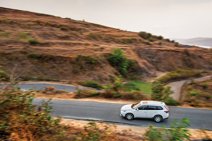 2018 Mitsubishi Outlander image gallery