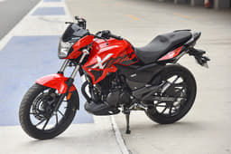 2018 Hero Xtreme 200R image gallery
