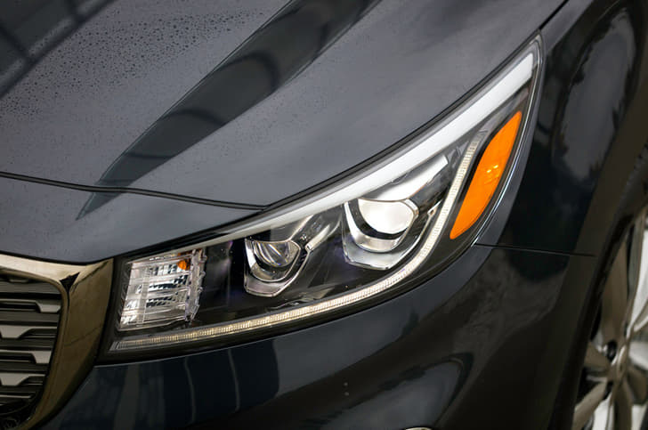 Kia Grand Carnival image gallery