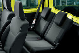 The rear seats feature a 50:50 split, folding function.