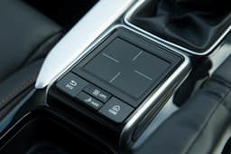 Mitsubishi Eclipse Cross image gallery