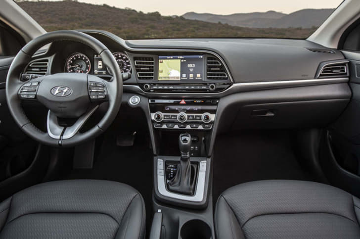 2019 Hyundai Elantra image gallery