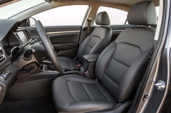 2019 Hyundai Elantra image gallery