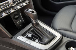 2019 Hyundai Elantra image gallery