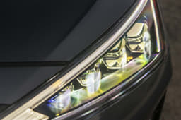 2019 Hyundai Elantra image gallery