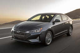 2019 Hyundai Elantra image gallery