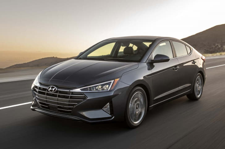 2019 Hyundai Elantra image gallery