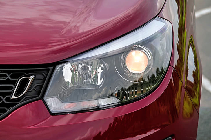 Projector lamps have a mock DRL strip on top. Headlights look small in relation to overall size of the Marazzo.
