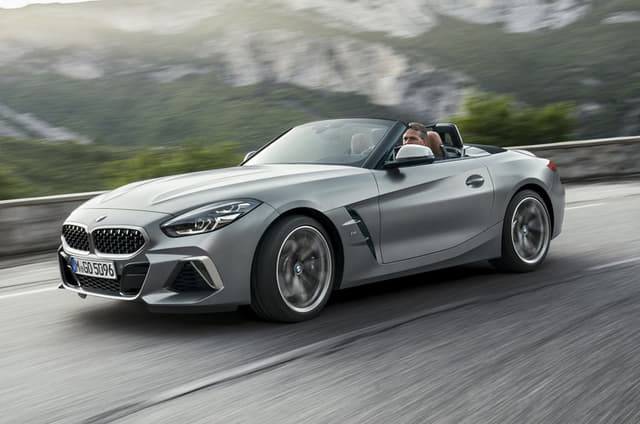 Front Right Three Quarter Image - 8149