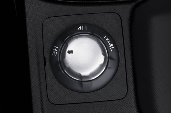 2018 Isuzu MU-X facelift image gallery