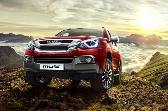 Isuzu MU-X Front Right Three Quarter
