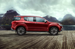 Isuzu Mu X Color Red