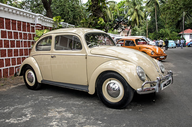 Viveck Goenka’s beige 1956 Beetle got a chance to meet its original owner, who lives in Goa!