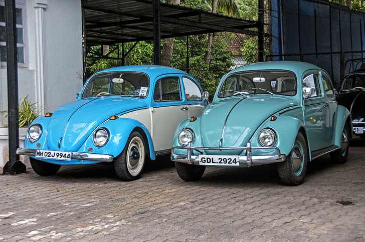 Anoop Thakur’s dual-tone Beetle strikes a pose alongside Allan Almeida’s turquoise blue Beetle.