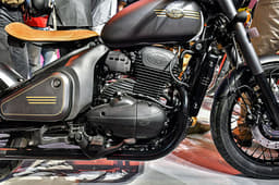 The Perak's BS6-compliant 334cc engine makes 30hp and 31Nm.