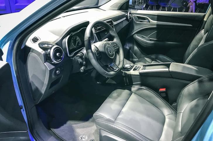 MG eZS interior