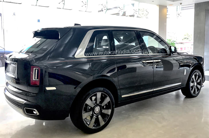 Rolls Royce Cullinan Rear View Rolls Royce Cullinan Rear View