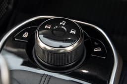 The Harrier sports a segment-first terrain response system with three modes: Normal, Wet and Rough.