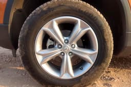 Tyre sizes on the Harrier will be between 235/70 R16 and 235/65 R17.