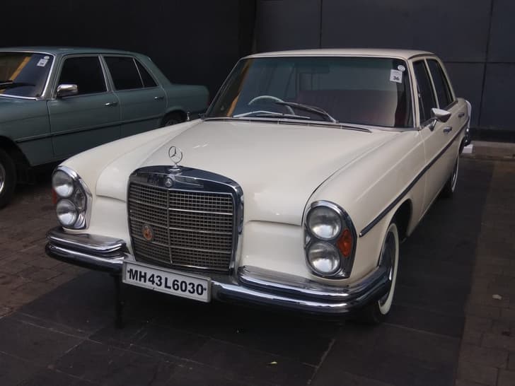 The W108 shared its engine with the Pagoda SL. 