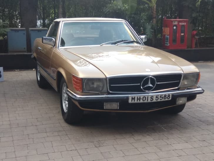 The SL R107 is powered by a V8. 