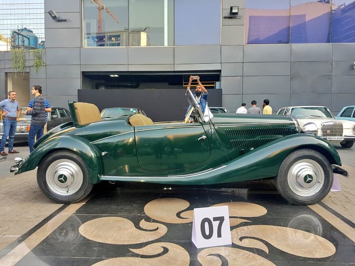 The 170V roadster had a unique jump seat at the back.