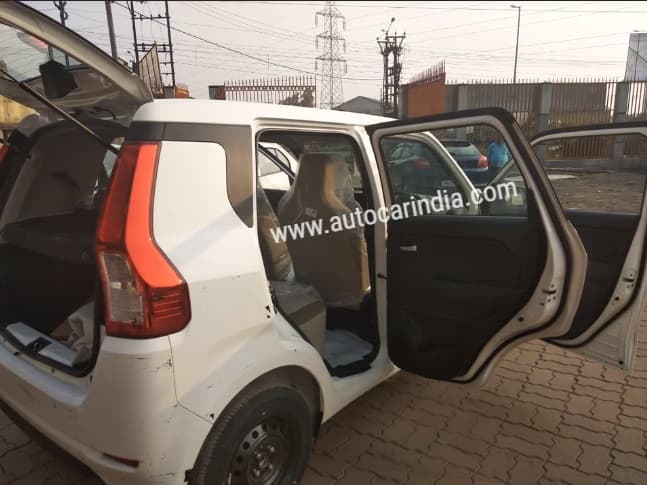 Traditional high-set seats make a comeback.