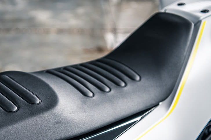 The seat goes all the way up to the tank.