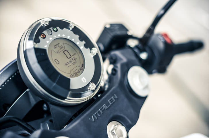 The speedometer will display all relevant information.