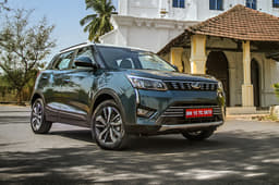 Dual-tone colour options are only available with the higher-spec trims W8 and W8 (O) trims.